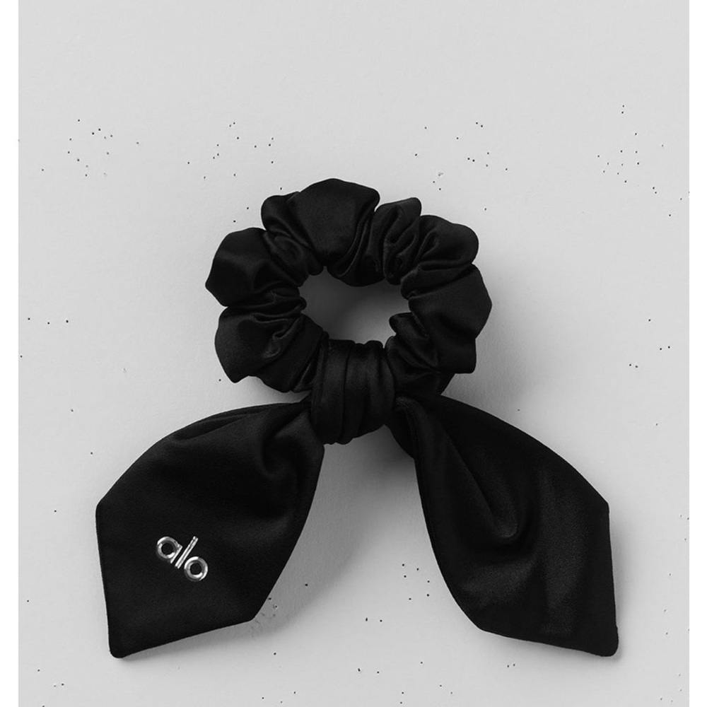 ALO Yoga Black Airlift Rhythm Scrunchie